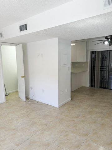 1701 W 42ND Place 43, Hialeah, FL 33012