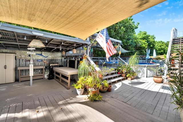 216 Pearl Avenue, Plantation Key, FL 33070