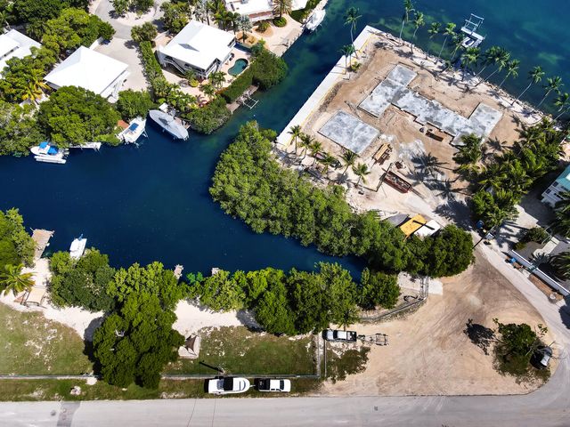 216 Pearl Avenue, Plantation Key, FL 33070