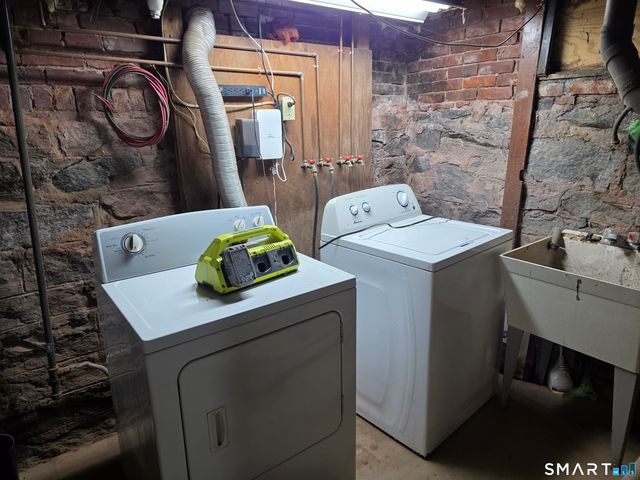 52 Hamlin Street, Manchester, CT 06040