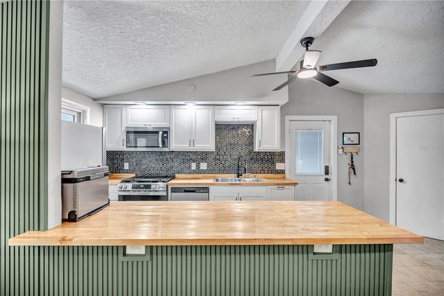 10708 N OJUS DRIVE, Tampa, FL 33617