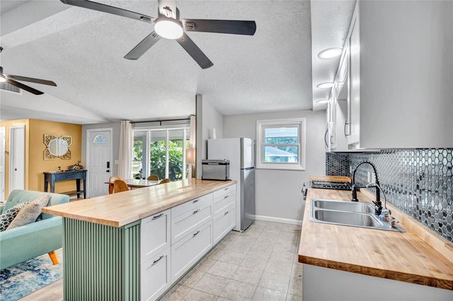 10708 N OJUS DRIVE, Tampa, FL 33617