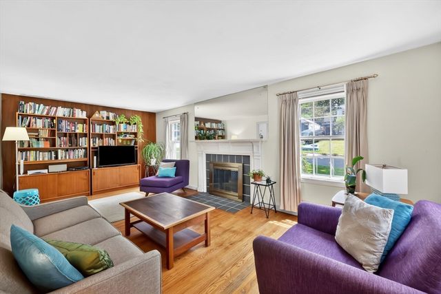 121 Benz St, Springfield, MA 01118