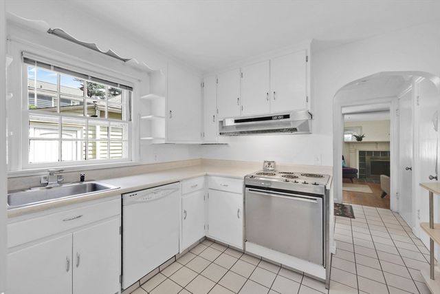 121 Benz St, Springfield, MA 01118