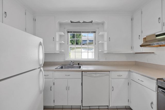 121 Benz St, Springfield, MA 01118