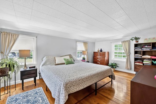 121 Benz St, Springfield, MA 01118