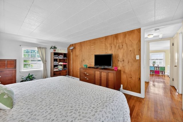 121 Benz St, Springfield, MA 01118