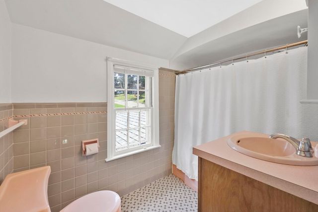 121 Benz St, Springfield, MA 01118