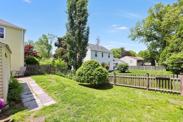 121 Benz St, Springfield, MA 01118