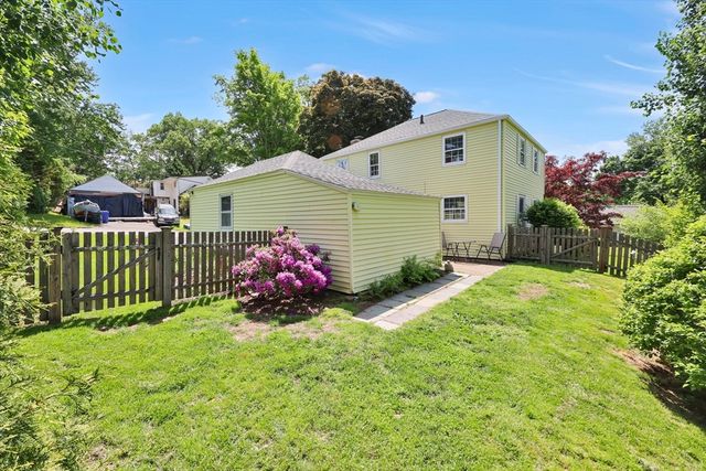 121 Benz St, Springfield, MA 01118