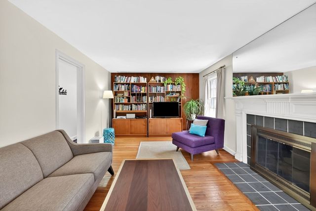 121 Benz St, Springfield, MA 01118