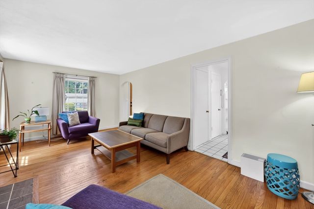 121 Benz St, Springfield, MA 01118
