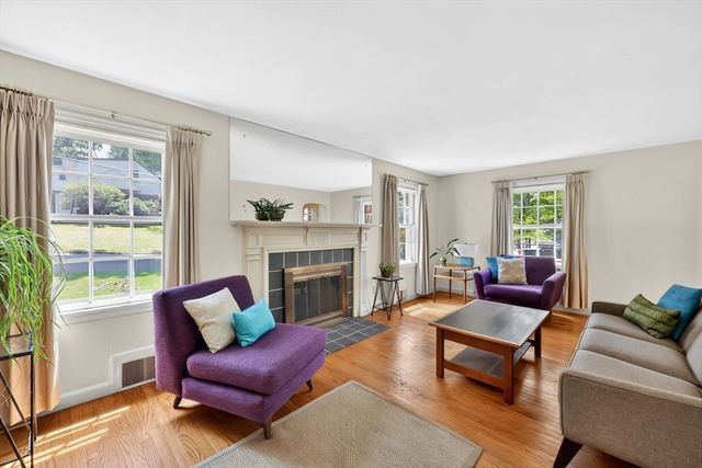 121 Benz St, Springfield, MA 01118