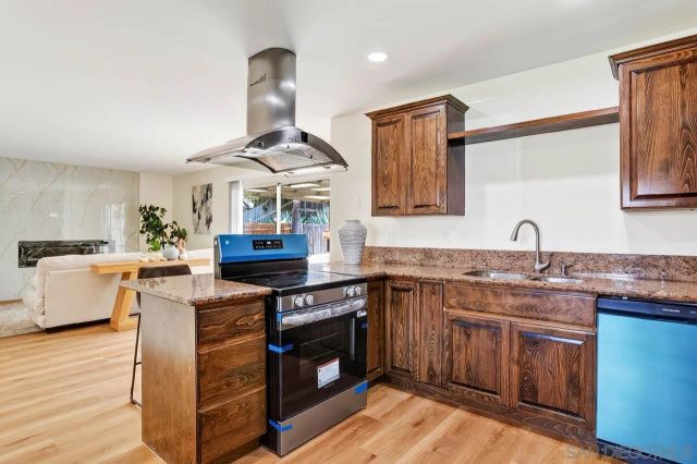 520 La Barca St, Spring Valley, CA 91977