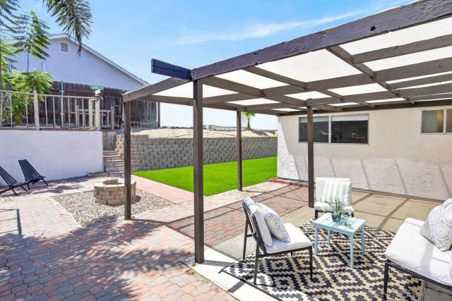 520 La Barca St, Spring Valley, CA 91977