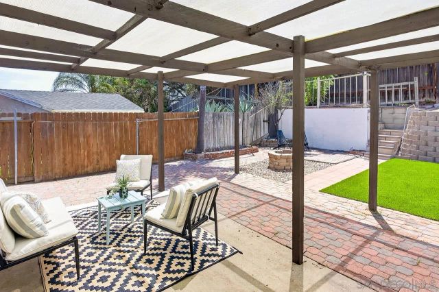 520 La Barca St, Spring Valley, CA 91977