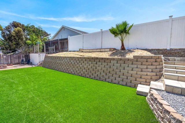 520 La Barca St, Spring Valley, CA 91977