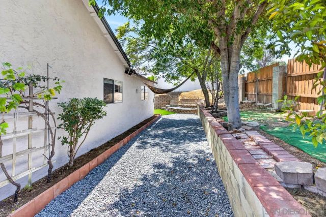 520 La Barca St, Spring Valley, CA 91977