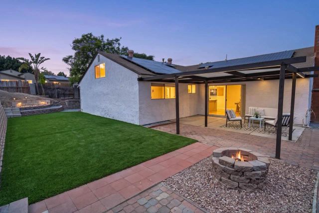 520 La Barca St, Spring Valley, CA 91977
