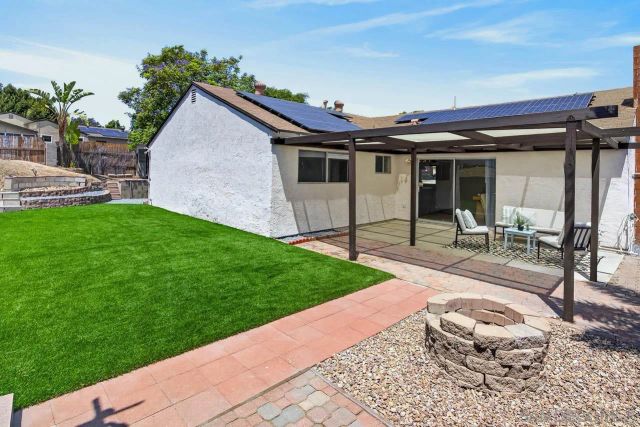 520 La Barca St, Spring Valley, CA 91977