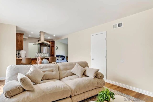 520 La Barca St, Spring Valley, CA 91977