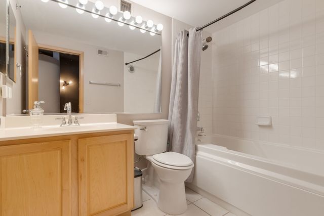 1250 W Van Buren Street 511, Chicago, IL 60607