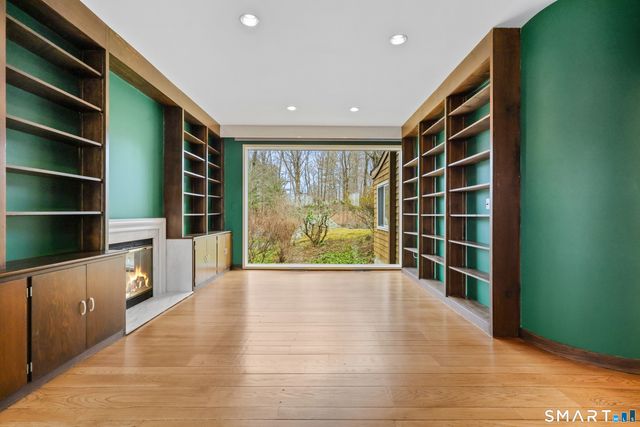 41 Londonderry Drive, Greenwich, CT 06830