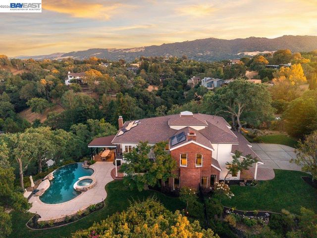 16 Ardendale Ct, Alamo, CA 94507
