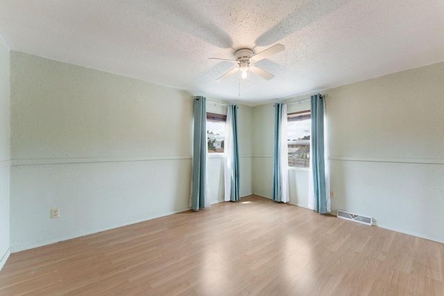 8302 W Courtland AVENUE, Milwaukee, WI 53218