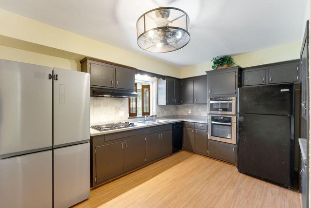 8302 W Courtland AVENUE, Milwaukee, WI 53218