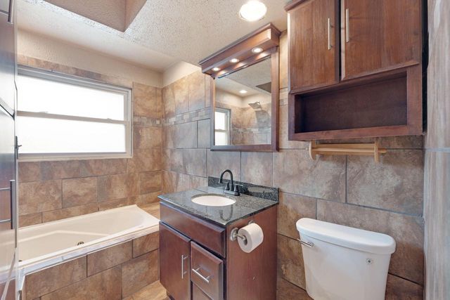 8302 W Courtland AVENUE, Milwaukee, WI 53218