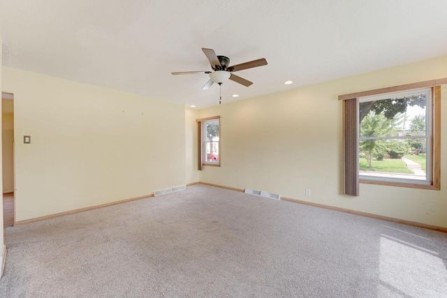 8302 W Courtland AVENUE, Milwaukee, WI 53218