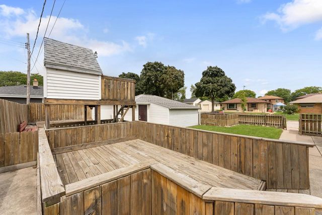 8302 W Courtland AVENUE, Milwaukee, WI 53218