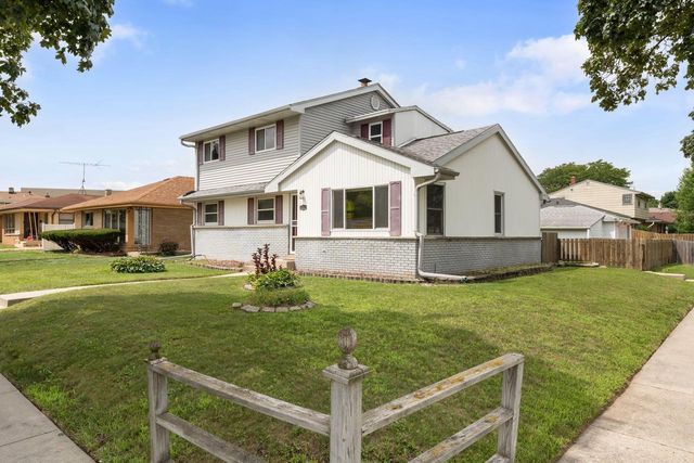 8302 W Courtland AVENUE, Milwaukee, WI 53218