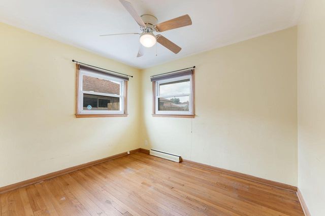 8302 W Courtland AVENUE, Milwaukee, WI 53218