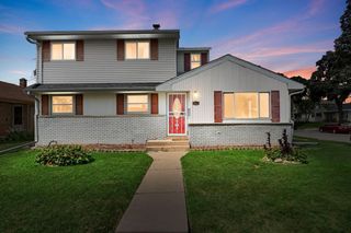 8302 W Courtland AVENUE, Milwaukee, WI 53218