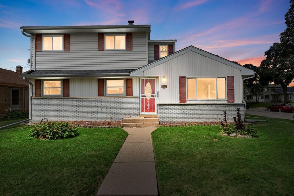 8302 W Courtland AVENUE, Milwaukee, WI 53218