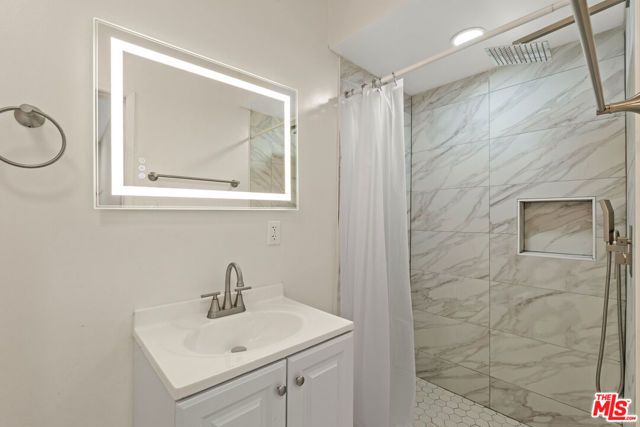 7825 W Manchester Avenue 1, Playa Del Rey (los Angeles), CA 90293