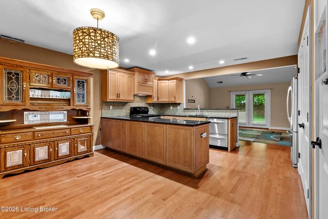 5803 Shepherd Crossing Dr, Louisville, KY 40219