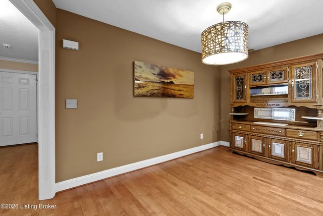 5803 Shepherd Crossing Dr, Louisville, KY 40219