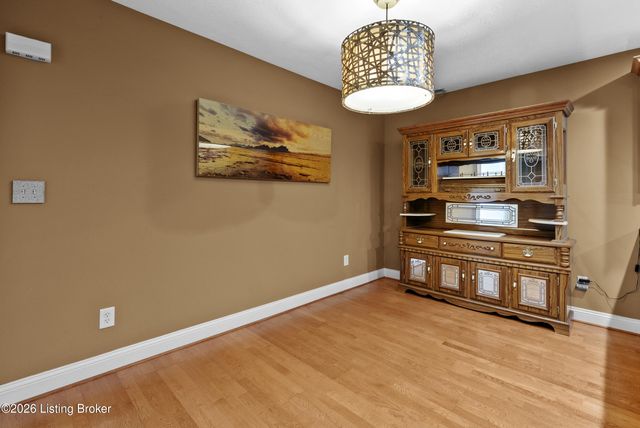 5803 Shepherd Crossing Dr, Louisville, KY 40219