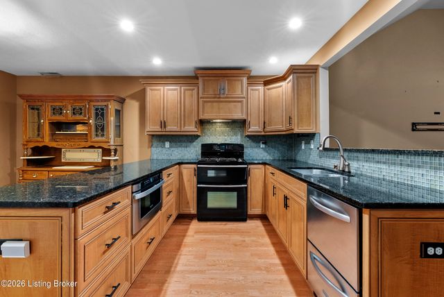 5803 Shepherd Crossing Dr, Louisville, KY 40219
