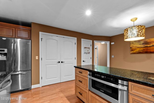 5803 Shepherd Crossing Dr, Louisville, KY 40219