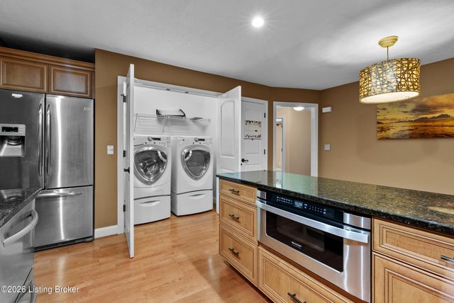 5803 Shepherd Crossing Dr, Louisville, KY 40219