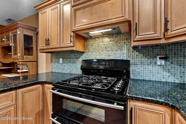 5803 Shepherd Crossing Dr, Louisville, KY 40219