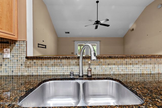 5803 Shepherd Crossing Dr, Louisville, KY 40219
