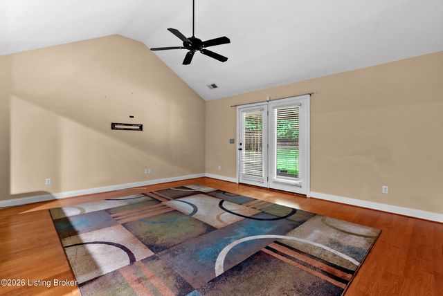 5803 Shepherd Crossing Dr, Louisville, KY 40219