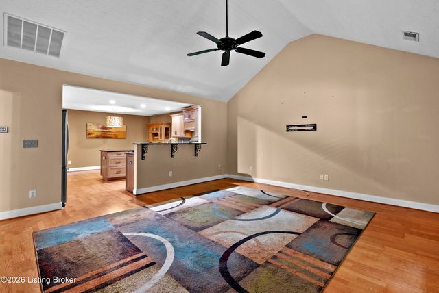5803 Shepherd Crossing Dr, Louisville, KY 40219
