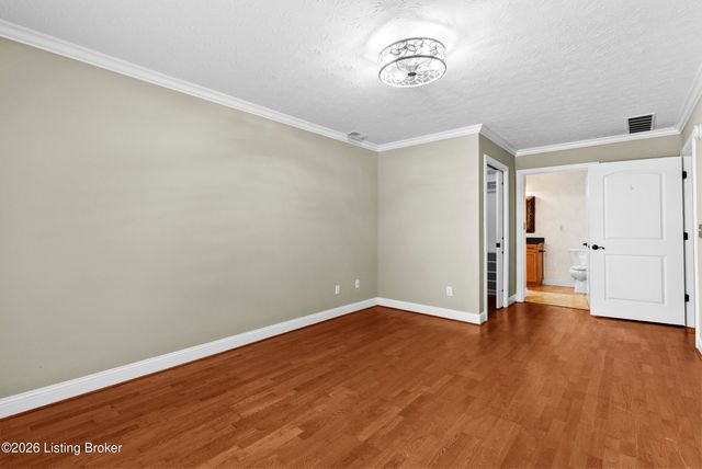 5803 Shepherd Crossing Dr, Louisville, KY 40219