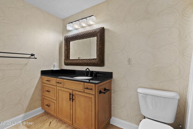5803 Shepherd Crossing Dr, Louisville, KY 40219